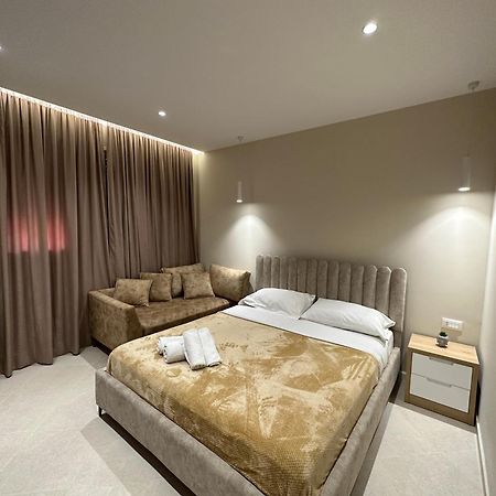Beachfront Apartment With Balcony Vlore Ngoại thất bức ảnh