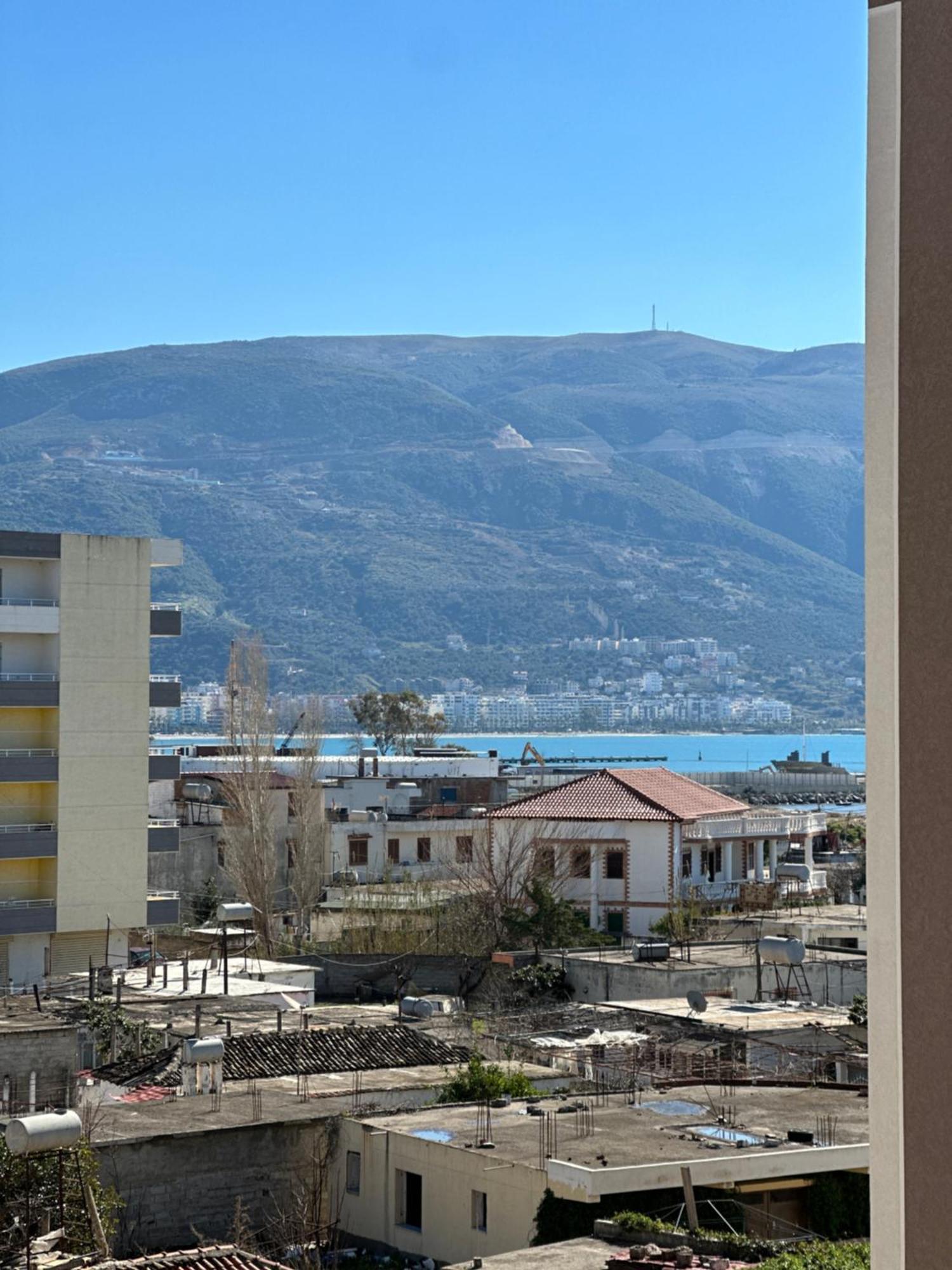 Beachfront Apartment With Balcony Vlore Ngoại thất bức ảnh