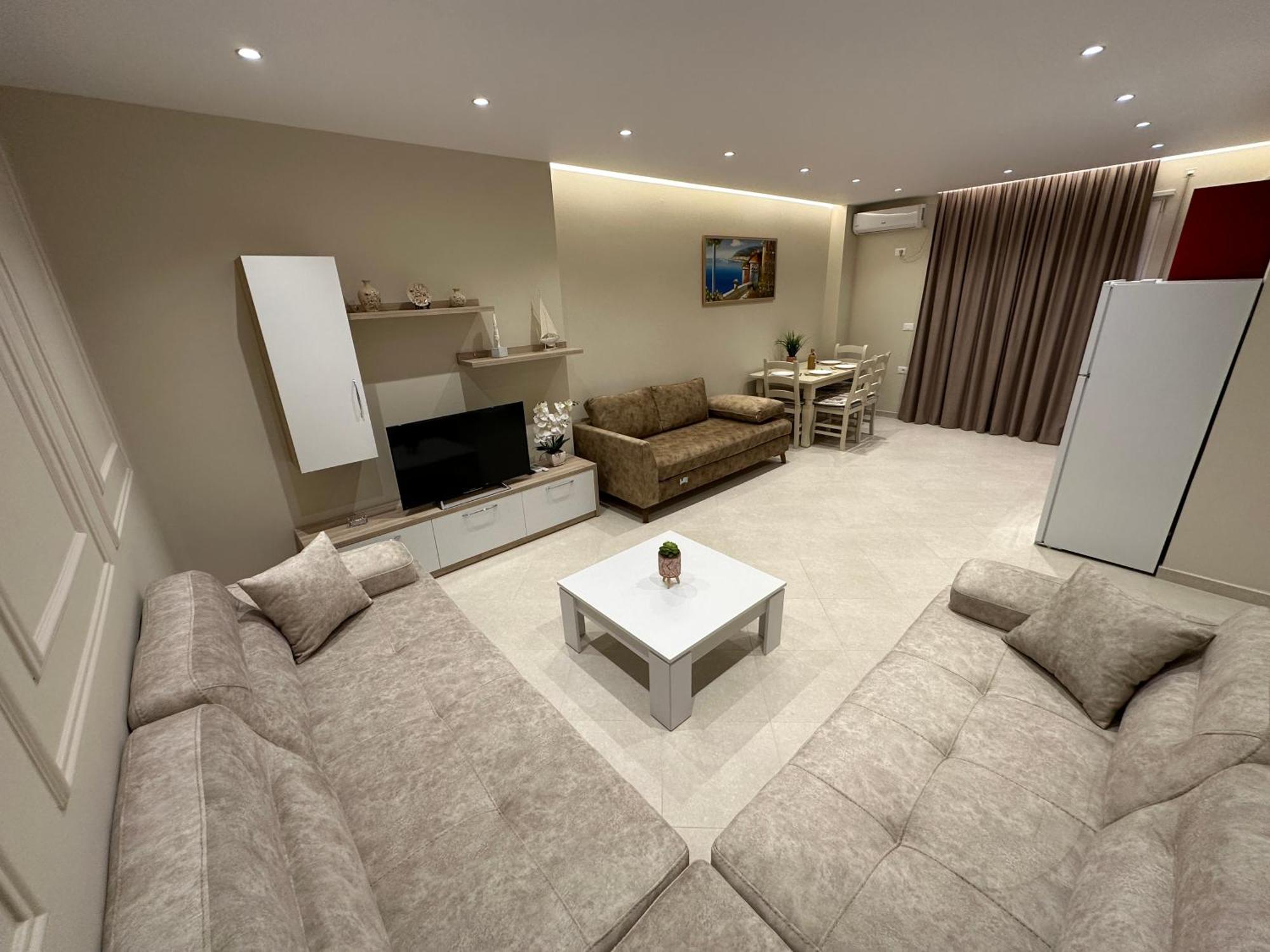 Beachfront Apartment With Balcony Vlore Ngoại thất bức ảnh