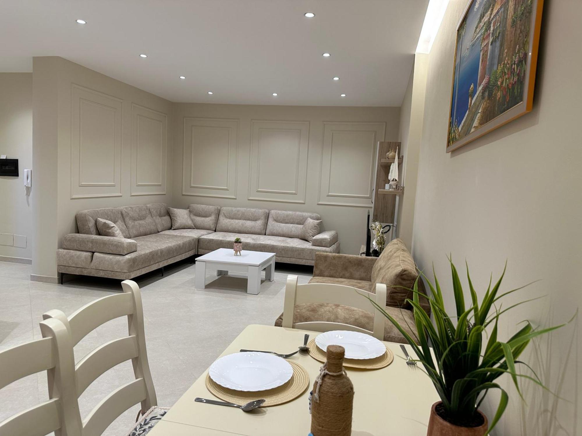 Beachfront Apartment With Balcony Vlore Ngoại thất bức ảnh