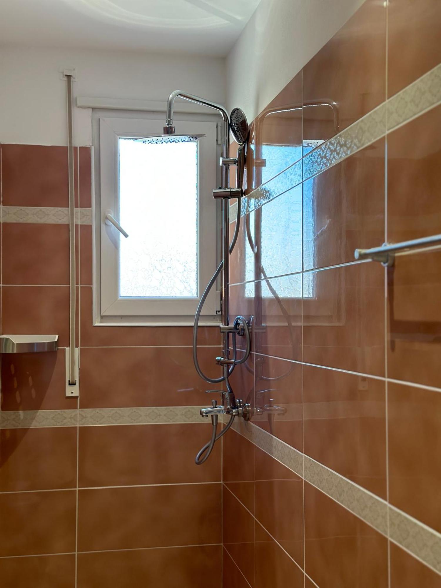 Beachfront Apartment With Balcony Vlore Ngoại thất bức ảnh