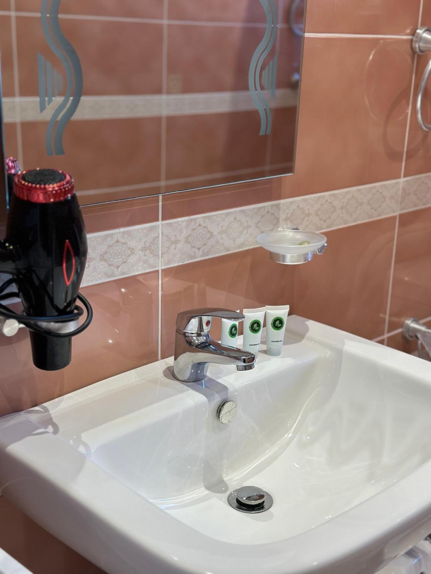 Beachfront Apartment With Balcony Vlore Ngoại thất bức ảnh