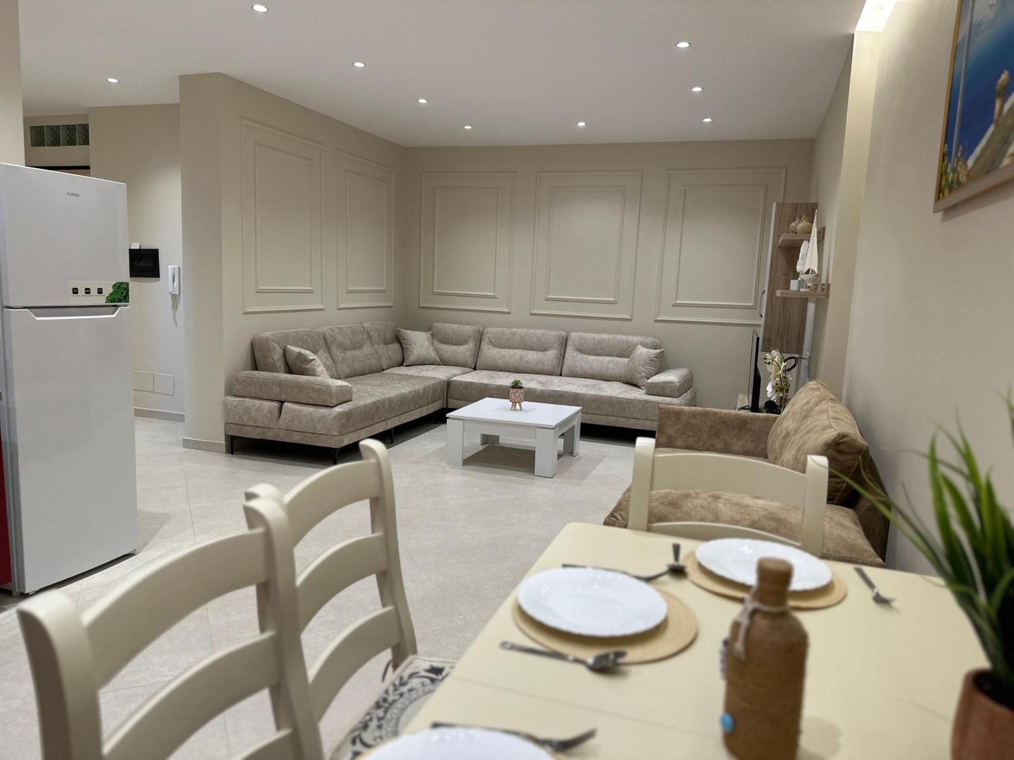 Beachfront Apartment With Balcony Vlore Ngoại thất bức ảnh