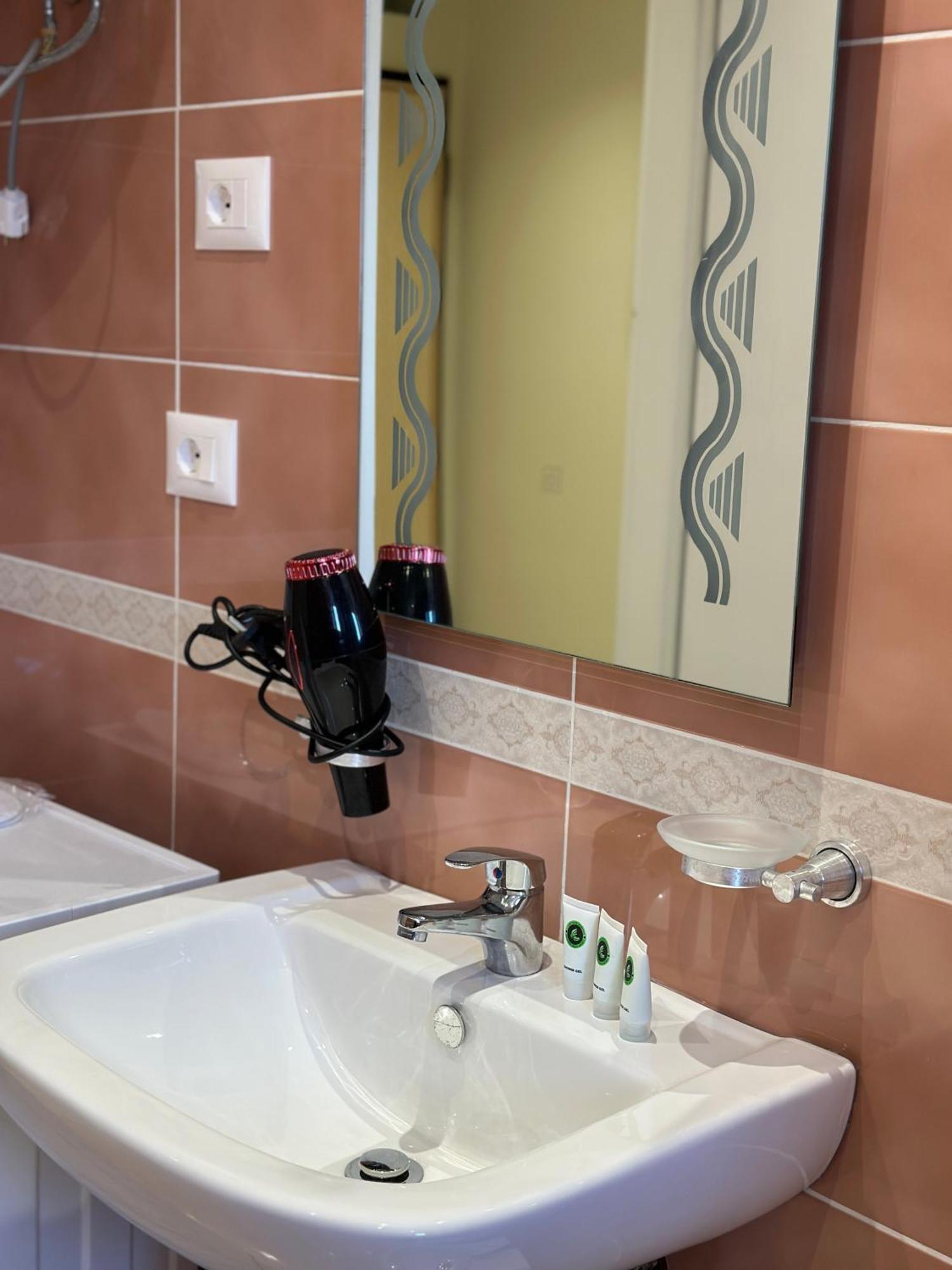 Beachfront Apartment With Balcony Vlore Ngoại thất bức ảnh